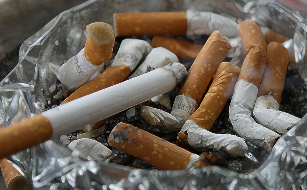 MPs urge govt to raise legal age for tobacco to 21