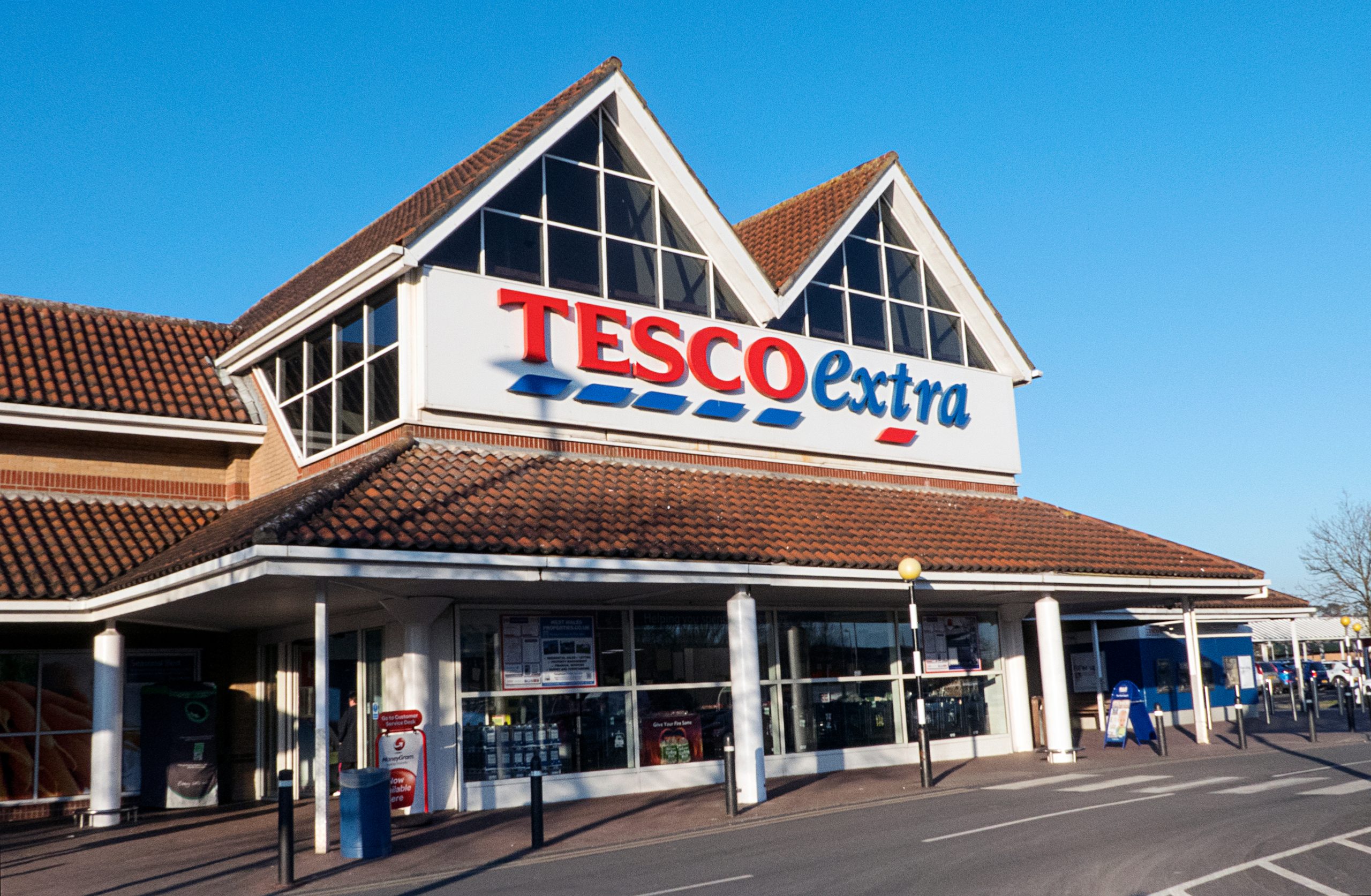 Tesco has announced its aim for all investments in its pension scheme and retirement savings plan to hit carbon neutral status by 2050.