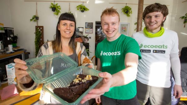 Two Scottish entrepreneurs are planning to overhaul the food delivery industry, taking on major takeaway companies to provide a new environmentally-friendly service.