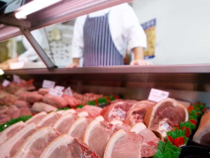 The Food Standards Agency (FSA) has warned meat and poultry producers that a shortage of vets could lead to a “small number of interruptions” in their operations in the weeks leading up to Christmas.