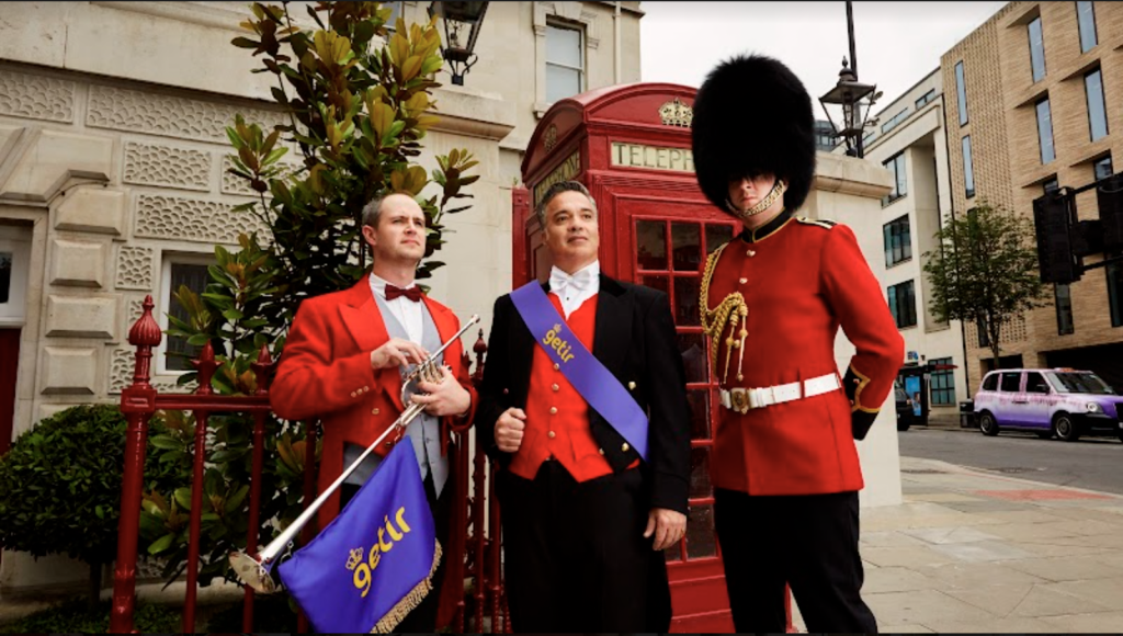 Getir offers customers a celebratory bottle of Tattinger Champagne personally delivered by Royal Guards, opera singers and trumpeters.