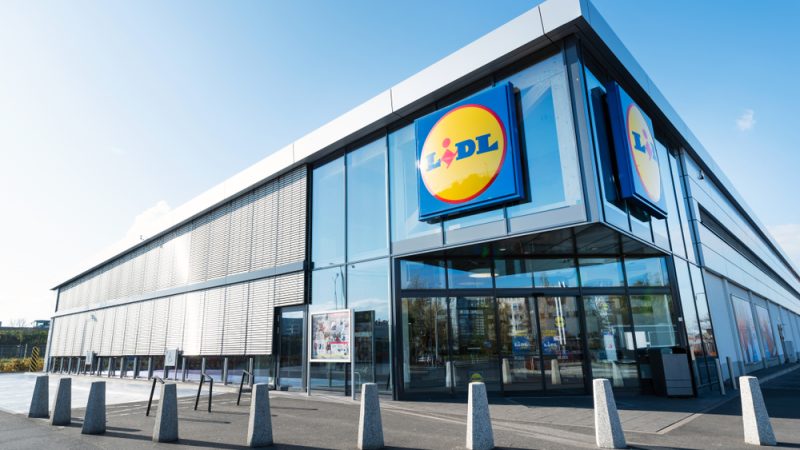 Lidl has reached a new record-high grocery market share of 8.1% fuelled by its loyalty scheme and bakery counters. 