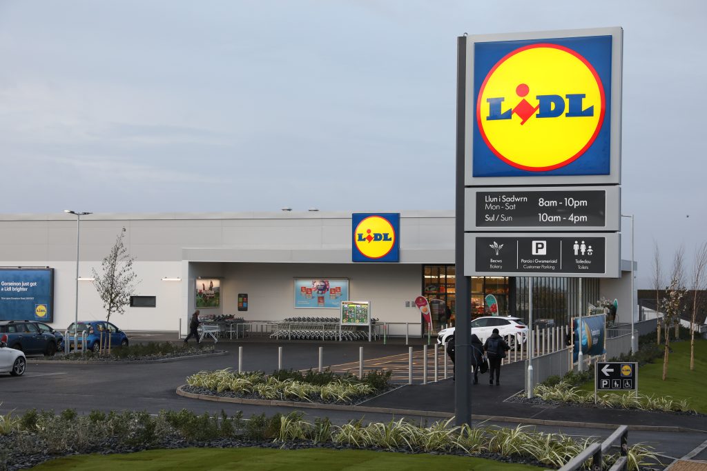 Lidl has become the first supermarket to achieve the prestigious Cynnig Cymraeg certification from the Welsh Language Commissioner.