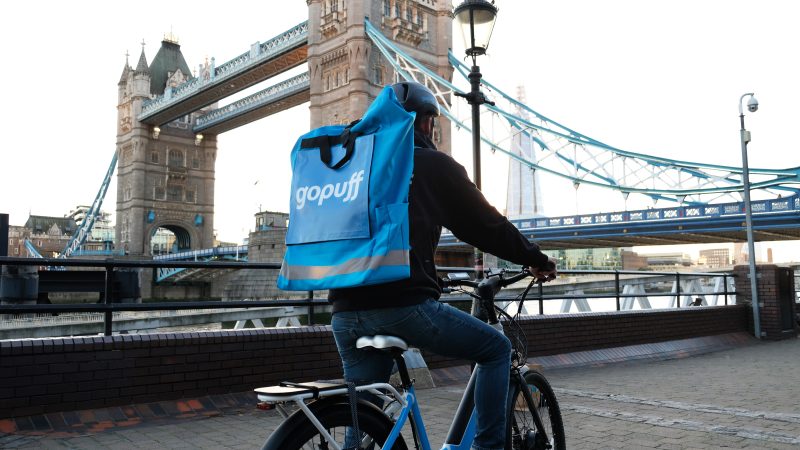 Deliveroo has partnered with instant commerce company Gopuff to expland its grocery delivery offering across the UK. 