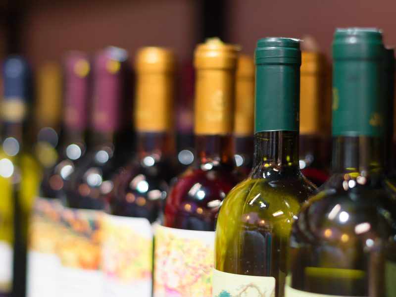 Sustainable Wine Roundtables (SWR) has announced an international agreement to lower the average weight of bottles they sell in an aim to lighten up wine, here depicting wine bottles