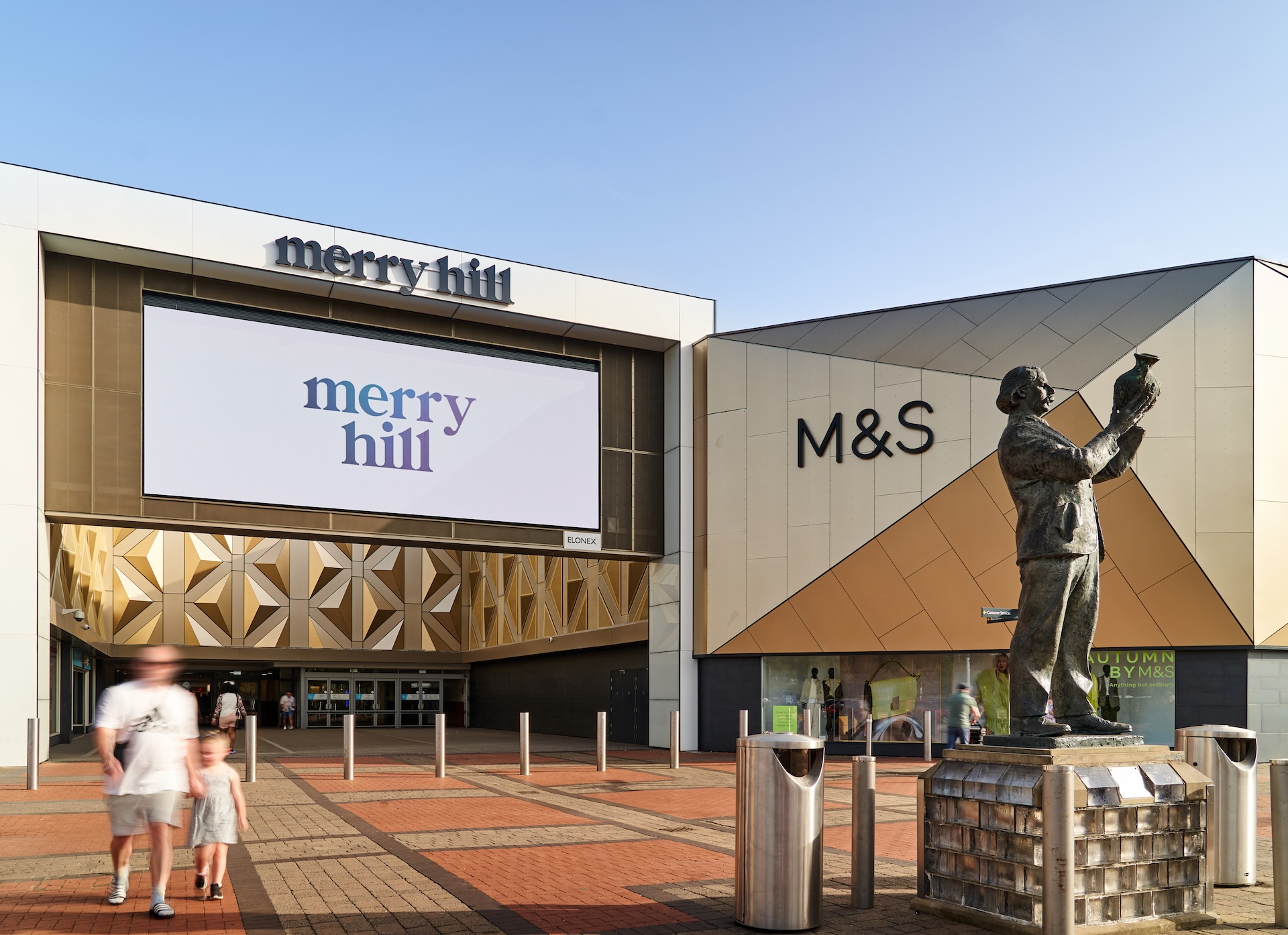 Supermarket chain M&S has opened a renewal store at Merry Hill shopping centre in the West Midlands.